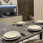 Perlage House -appartamento In Centro A 200 Mt Da Porta Camollia A Piano Terra Con Entrata Indipendente - Parcheggi Disponibili - *