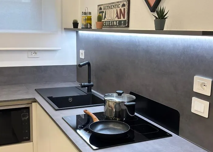 Perlage House -appartamento In Centro A 200 Mt Da Porta Camollia A Piano Terra Con Entrata Indipendente - Parcheggi Disponibili - *