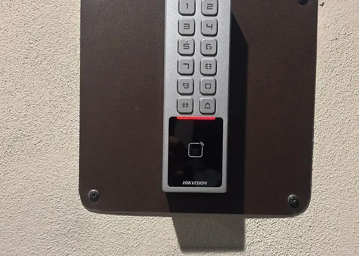 Perlage House -appartamento In Centro A 200 Mt Da Porta Camollia A Piano Terra Con Entrata Indipendente - Parcheggi Disponibili - アパート