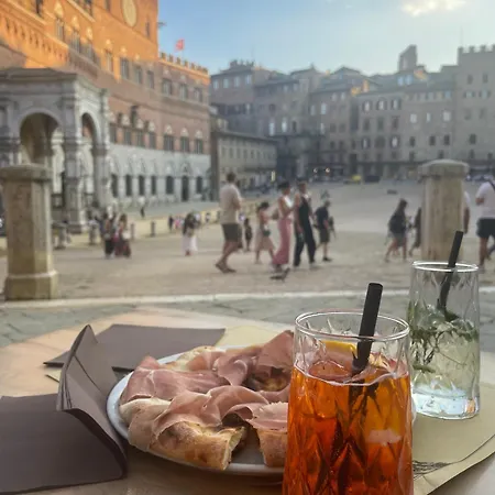 Perlage House -appartamento In Centro A 200 Mt Da Porta Camollia A Piano Terra Con Entrata Indipendente - Parcheggi Disponibili - Siena