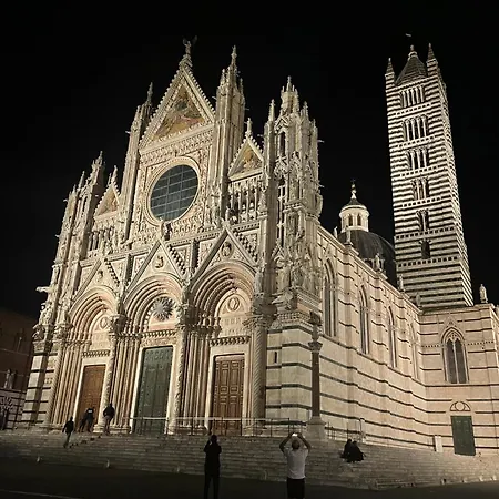 Apartman Perlage House -appartamento In Centro A 200 Mt Da Porta Camollia A Piano Terra Con Entrata Indipendente - Parcheggi Disponibili -