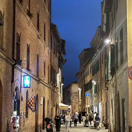 Perlage House -appartamento In Centro A 200 Mt Da Porta Camollia A Piano Terra Con Entrata Indipendente - Parcheggi Disponibili - Apartment