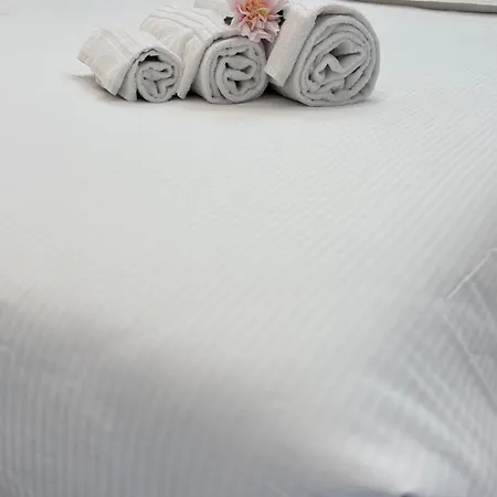 Perlage House -appartamento In Centro A 200 Mt Da Porta Camollia A Piano Terra Con Entrata Indipendente - Parcheggi Disponibili - Apartament *