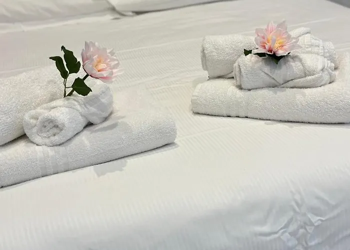 Perlage House -appartamento In Centro A 200 Mt Da Porta Camollia A Piano Terra Con Entrata Indipendente - Parcheggi Disponibili - *