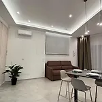Apartment Perlage House -appartamento In Centro A 200 Mt Da Porta Camollia A Piano Terra Con Entrata Indipendente - Parcheggi Disponibili -